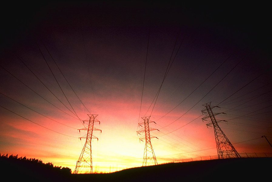 Passado o horário de verão, que chega ao fim à meia-noite de hoje, os consumidores podem colaborar para que o consumo de energia seja reduzido, adotando medidas simples no dia a dia; cartilha da Agência Nacional de Energia Elétrica orienta os usuários sobre uso racional da energia, que, além de economizar na conta de luz, ajuda a evitar a escassez no futuro