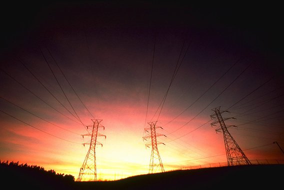 Passado o horário de verão, que chega ao fim à meia-noite de hoje, os consumidores podem colaborar para que o consumo de energia seja reduzido, adotando medidas simples no dia a dia; cartilha da Agência Nacional de Energia Elétrica orienta os usuários sobre uso racional da energia, que, além de economizar na conta de luz, ajuda a evitar a escassez no futuro