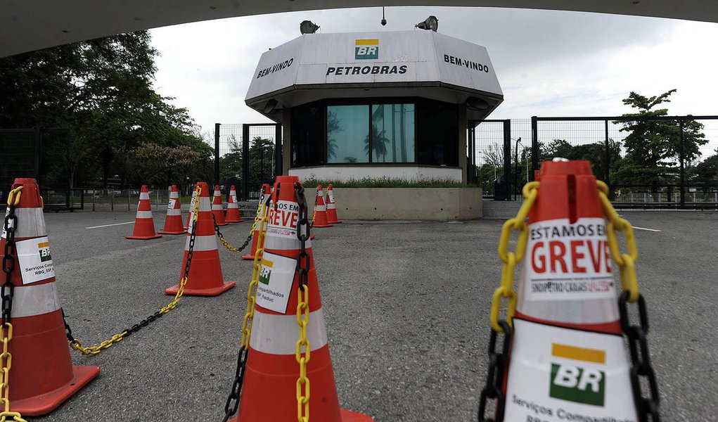 Durante a reunião, a empresa apresentou uma nova proposta de acordo coletivo, que eleva de 8% para 8,56% o reajuste na Remuneração Mínima por Nível e Regime (RMNR), o que representa ganhos reais de 1,82% a 2,3%