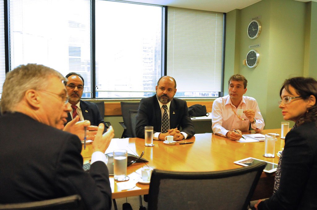 A Secretaria de Transparência e Controle do Distrito Federal (STC) está em negociação com o Banco Mundial (Bird) para aprimorar os mecanismos de transparência do GDF; o objetivo é desenvolver um arrojado projeto de Transparência Ativa, que é a disponibilização espontânea de informações públicas, com o foco na implantação de um portal de Dados Abertos