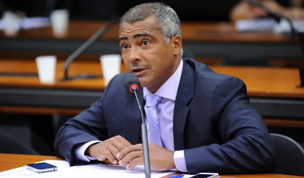 Segundo o deputado federal Romário (PSB-RJ), a decisão foi tomada após uma conversa com o governador de Pernambuco, Eduardo Campos (PSB), presidente nacional do partido; O ex-jogador se disse otimista; "Como senador, eu acho que, especificamente para o Rio, vou ter a oportunidade de fazer coisas mais concretas, mais diretas e mais pontuais", disse o tetra-campeão; "Tenho certeza que vou ganhar. Com muita fé"