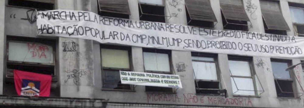 Grupo do Movimento de Moradia realizou um ato em frente à sede da prefeitura, no centro da cidade, contra as remoções de famílias pobres e a transferência delas para bairros distantes por meio do programa Minha Casa, Minha Vida; 100 militantes ocuparam o prédio do Instituto Nacional de Seguro Nacional (INSS), na Praça Mauá, na zona portuária