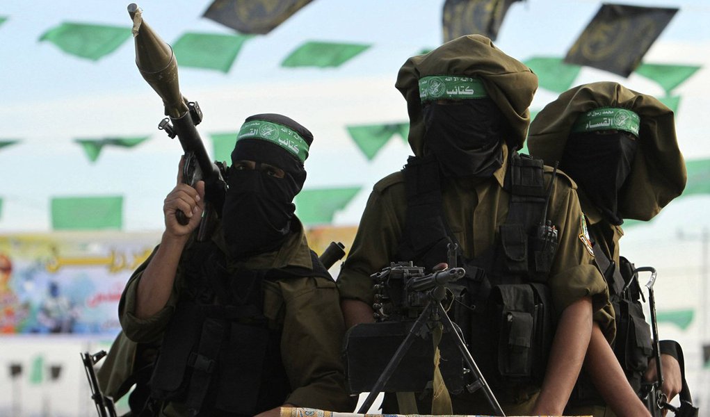 Suspensão foi uma resposta ao acordo de unificação entre o presidente da Autoridade Palestina, Mahmoud Abbas, e o movimento islamita Hamas, definida como "uma organização terrorista que pede pela destruição de Israel" em um comunicado oficial emitido pelo governo de Israel após reunião que durou seis horas