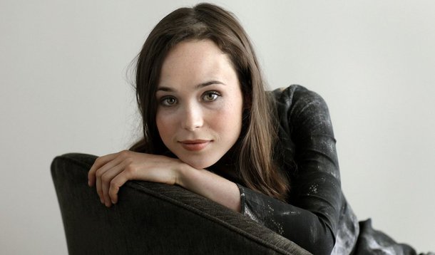 "Estou cansada de me esconder e estou cansada de mentir por omissão", disse a atriz de 26 anos em um discurso que provocou uma ensurdecedora acolhida pelo público na conferência "Time to Thrive", patrocinada pela Human Rights Campaign; "Estou aqui hoje porque eu sou homossexual. E porque ... talvez eu possa fazer uma diferença... para ajudar outros", disse ela. "Sinto uma obrigação pessoal e uma responsabilidade social"