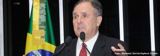 O senador Cristovam Buarque (PDT-DF) disse que o Brasil deveria permitir a candidatura de pessoas que não sejam filiadas a partidos políticos; o pedetista defendeu sua proposta afirmando que a grande maioria dos partidos políticos brasileiros está obsoleta e "não reflete o que as pessoas querem hoje"