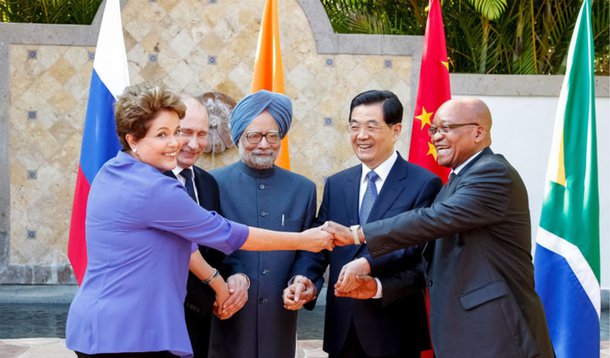 Em busca de um conglomerado mais forte, dirigentes do Brics da União das Nações Sul-Americanas (Unasul) e da Comunidade de Estados Latino-americanos e Caribenhos (CELAC) discutem sobre financiamento de projetos de infraestrutura e desenvolvimento nos países mais pobres, por meio do Novo Banco de Desenvolvimento, e tratam da criação de do Fórum Permanente China-CELAC