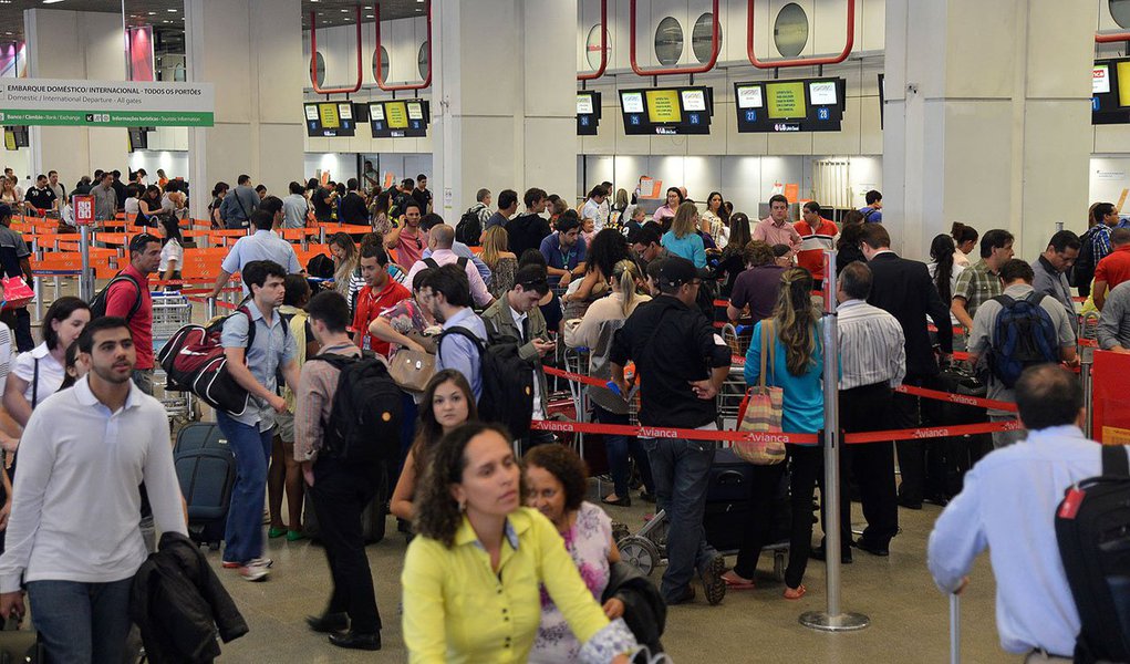 Passagens áreas, alimentação fora de casa e serviços intensivos em trabalho, como de médicos, dentistas, costureiras, manicures e empregados domésticos. Esses são os segmentos vilões da inflação do setor de serviço, de acordo com estudo do Banco Central