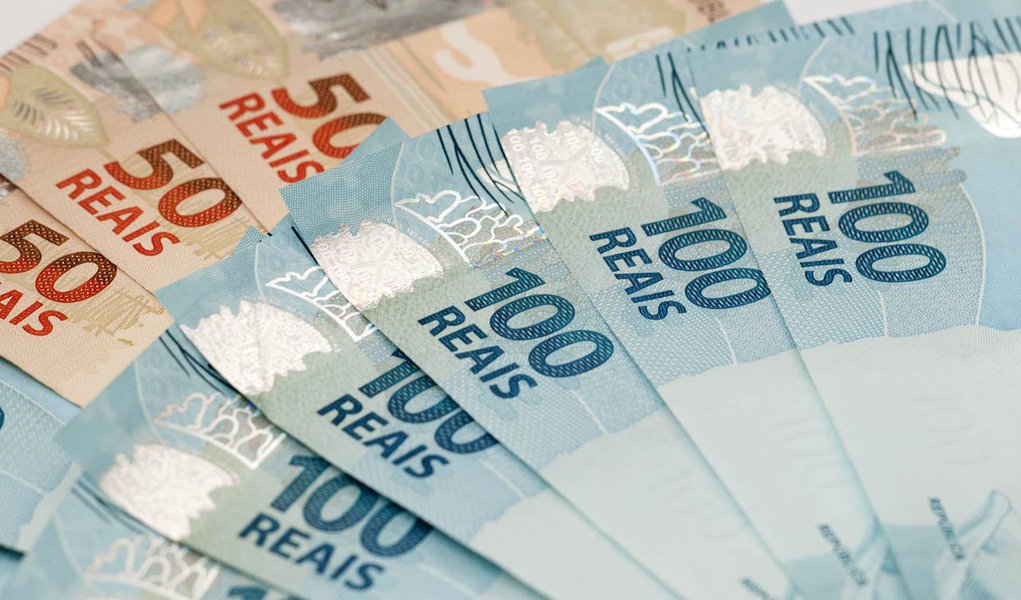 Impulsionada pelos parcelamentos especiais, que renderam R$ 20,4 bilhões aos cofres públicos, a arrecadação federal somou R$ 112,517 bilhões no mês passado, alta de 27,08% em relação a novembro de 2012, segundo a Receita Federal