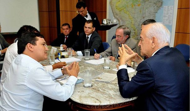 Ministro do Trabalho, Manoel Dias se comprometeu a agendar reunião com os ministros da Fazenda e da Secretaria-Geral da Presidência da República; trabalhadores organizam protestos e assembleia para quarta-feira; corte atinge mais de mil trabalhadores e, segundo a montadora, é "irreversível"