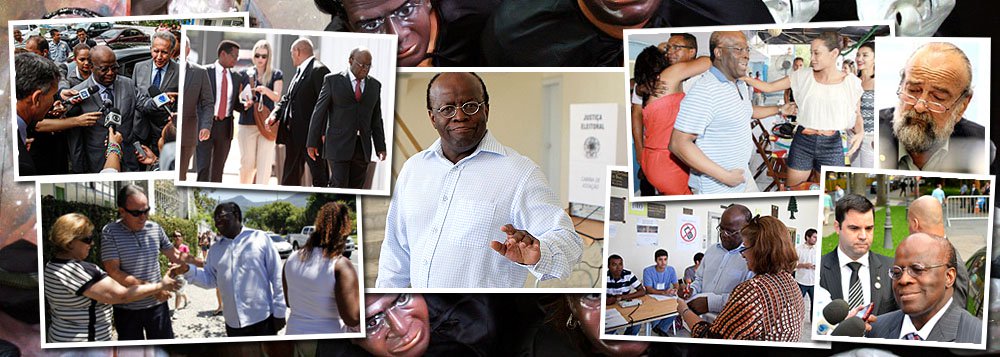 Presidente do Supremo Tribunal Federal embarcou no último sábado para uma semana de encontros com autoridades de Gana, Benin e Angola, para profundar as relações entre a Corte brasileira e países africanos; derrotado na fase dos embargos infringentes da AP 470, magistrado deixou o país após admitir que penas foram elevadas artificialmente para evitar a prescrição; acusado de desmoralizar o Supremo, Barbosa cogita, mais do que nunca, carreira política; está mais propenso a aceitar filiação ao PV, de José Luiz de França Penna, para disputar em 2014 vaga ao Senado pelo Rio de Janeiro