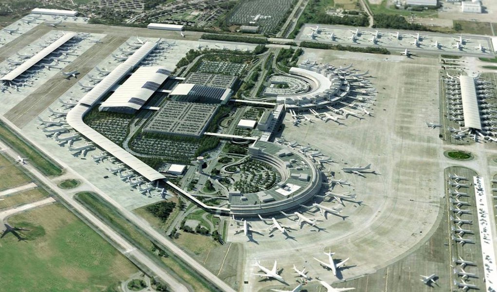 A concessionária que assumirá amanhã (12) o controle do Aeroporto Internacional do Rio de Janeiro/Galeão-Antonio Carlos Jobim anunciou que pretende dobrar o número de pontes de embarque do local até 2016, acrescentando ao Terminal 2 uma área chamada Píer Sul, com 26 pontes de embarque; No futuro, outra área que receberá um pátio de aeronaves até 2016 também deve ganhar pontes de embarque, ganhando o nome de Píer Norte