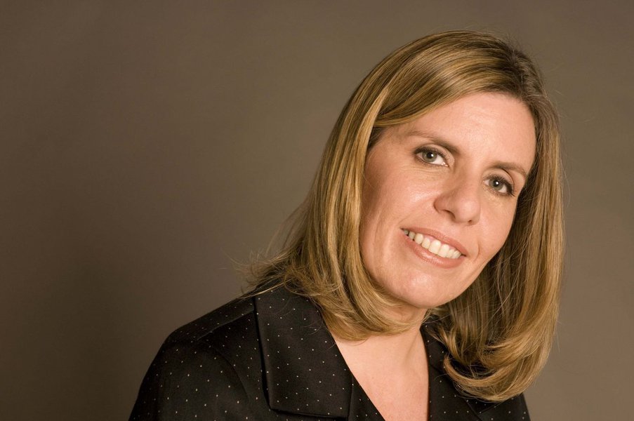 "Agora que as notícias estão disponíveis como água na torneira, é questão de sobrevivência preocupar-se com contexto, análise, densidade, sempre no sentido de transformar o importante em interessante. Dar um salto de qualidade e de criatividade para adaptar-se aos novos tempos é o maior desafio da Folha e dos impressos em geral", escreve Suzana Singer, em sua última coluna como ombudsman na Folha de S. Paulo