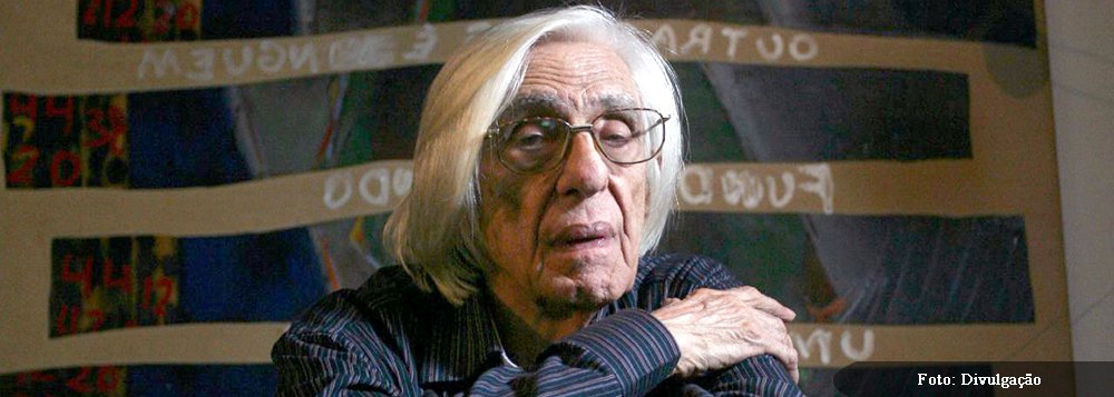 Ex-comunista que se diz convertido ao regime democrático, poeta Ferreira Gullar deveria saber que uma das conquistas da liberdade é a existência de processos judiciais isentos, com oportunidades de, no mínimo, uma apelação para os réus; no entanto, ele afirma que "para nossos juízes, punir é coisa retrógrada, resquício de um tempo que a modernidade superou", ao comentar os embargos infringentes; nas mãos de juízes como o escritor maranhense, o Brasil seria uma democracia?