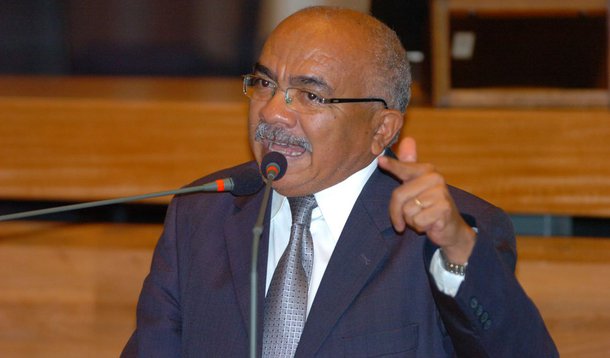 Para o deputado e líder do PT na Casa, Chico Vigilante, "a iniciativa da presidenta Dilma tem que ser aplaudida: os médicos de outros países vão atender comunidades do interior, para onde muitos não querem ir"; o objetivo do programa é levar médicos para atuarem em regiões carentes do País, especialmente nas cidades do interior