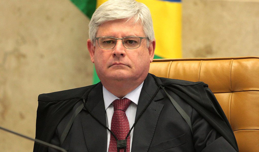 Procurador-geral Rodrigo Janot revê para R$ 21,87 bilhões expurgos inflacionários dos planos Cruzado, Bresser, Collor 1 e Collor 2, do período de junho de 1987 a setembro de 2008; conta fica bem distante dos R$ 441,7 bilhões cotados inicialmente
