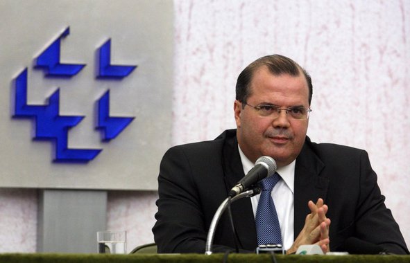 O Banco Central, presidido por Alexandre Tombini, anunciou há pouco que a taxa básica de juros (Selic) será elevada em 0,5 ponto percentual, passando dos atuais 8,5% para 9% ao ano, a partir desta quinta-feira (29), e com validade para os próximos 45 dias; é a quarta sessão seguida em que o Copom aumentou a taxa Selic, depois de ela permanecer em 7,25% de outubro do ano passado a abril deste ano