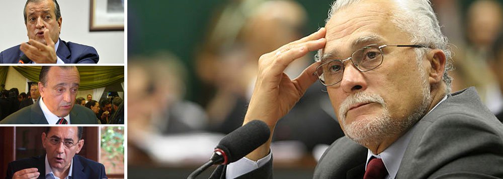 Valdemar da Costa Neto (PR-SP) anunciou que não vai deixar a Câmara passar pelo constrangimento de votar processo de sua cassação e deve renunciar ao mandato parlamentar assim que sair a decisão do STF sobre o cumprimento imediato de sua pena no processo da AP 470; Pedro Henry (PP-MT) e João Paulo Cunha (PT-SP) também estão na mesma situação, mas devem deixar decisão para o próximo ano