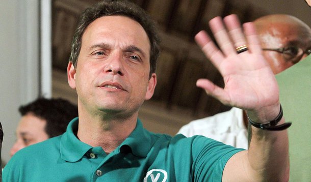 De acordo com o Instituto UP Pesquisa e Marketing, 10% avaliam o Governo de Dr. Aluízio como "Ótimo", 43% "Bom" e 23%, "Regular"; mais abaixo estão aqueles que classificam a atual gestão como "Ruim", com 17%, e "Péssimo", com 3%; segundo os dados de 45 prefeitos do Estado, Dr. Aluízio aparece com um dos melhores índices de aprovação da região