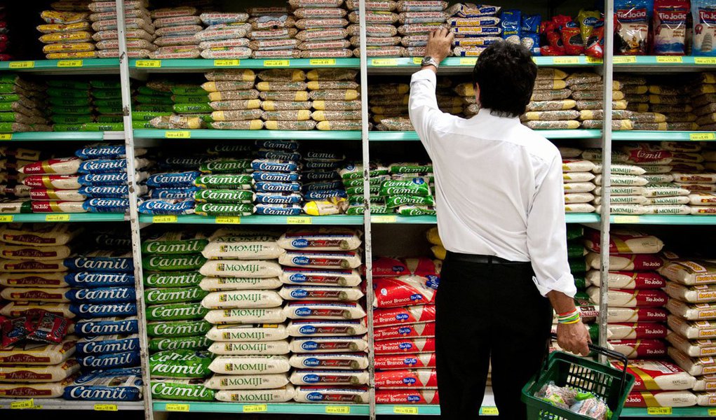 Segundo levantamento do Dieese, as maiores altas foram registradas no Rio de Janeiro (5,86%), em Curitiba (4,80%), em Porto Alegre (4,35%) e em Vitória (4,06%). Houve decréscimo apenas em João Pessoa (2,06%), Manaus (1,23%) e no Recife (0,08%)