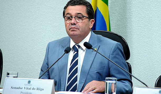 Presidente da Comissão Parlamentar Mista de Inquérito (CPI mista) da Petrobras, o senador Vital do Rêgo (PMDB-PB) diz que há muita coisa para ser esclarecida com relação aos quatro eixos das CPIs: compra da refinaria de Pasadena, indícios de pagamento de propina a funcionários da estatal pela companhia holandesa SBM Offshore, denúncias de plataformas lançadas ao mar sem equipamentos de segurança e indícios de superfaturamento na construção de refinarias