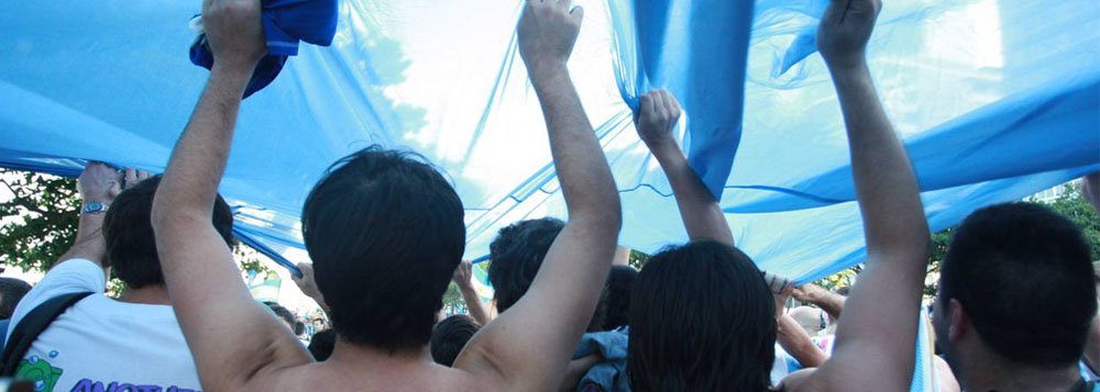 Será intensificada a fiscalização em rodovias e no aeroporto de Brasília para impedir a entrada dos chamados do grupo de torcedores argentinos conhecidos por sua violência; a PF estima que até 100 mil argentinos venham à capital no próximo sábado (5) por causa da partida entre Argentina e Bélgica pelas quartas de final da Copa do Mundo