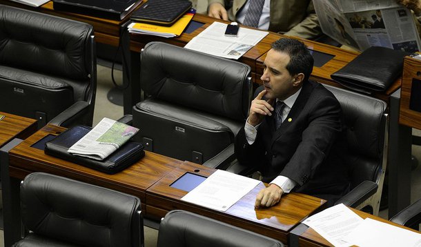 Representação por quebra de decoro parlamentar foi apresentada pelo PSB, após a absolvição do deputado pelo plenário da Câmara. Nome do relator será decidido nesta quinta, entre os deputados Enzo Braz (PP-MG), José Carlos Araújo (PSD-BA) e Sibá Machado (PT-AC), que foram sorteados pelo presidente do conselho, Ricardo Izar (PSD-SP)