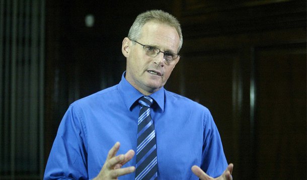 O secretário de Segurança do Rio de Janeiro, José Mariano Beltrame, disse que é preciso haver uma mudança na legislação sobre o tratamento dado a adolescentes em conflito com a lei; o dirigente não explicou exatamente que mudanças defende, mas afirmou que, se a atual legislação for mantida, não se pode culpar a polícia caso o adolescente continue cometendo crimes; "Os jovens têm que ser acolhidos, [temos] que tentar recuperar, porque senão tudo vai acabar por conta da polícia", acrescentou