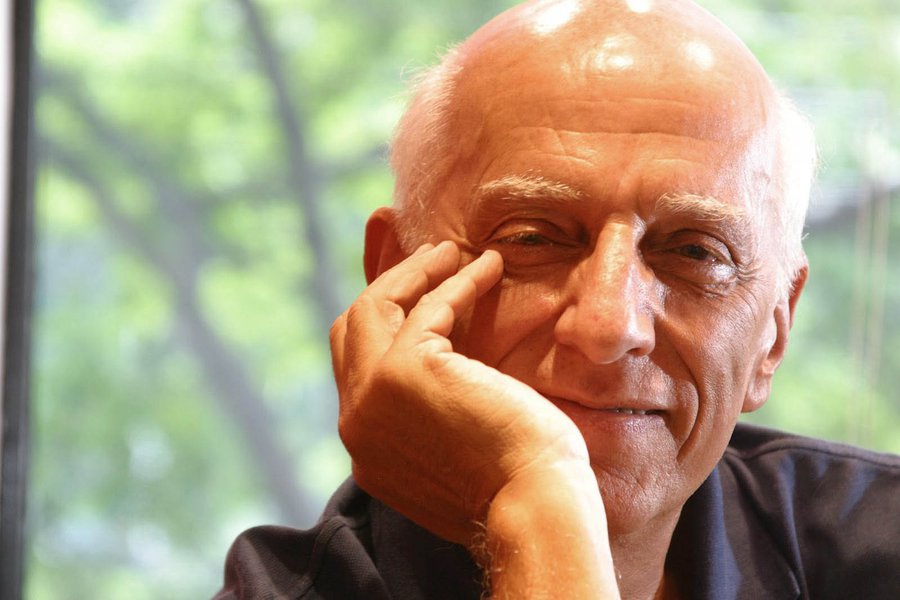 Além de escritor e pedagogo, Rubem Alves era poeta, filósofo, cronista, contador de histórias, ensaísta, teólogo, psicanalista, acadêmico e autor de livros para crianças. É considerado uma das principais referências no pensamento sobre educação e tem uma bibliografia que conta com mais de 160 títulos distribuídos em 12 países