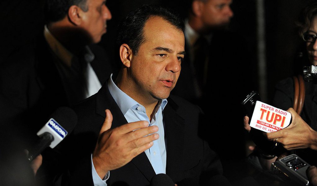 Partido de Gilberto Kassab terá a vaga e lançará o ex-deputado Ronaldo Cezar Coelho na chapa do pré-candidato ao governo do Rio Luiz Fernando Pezão (PMDB); "Cabral já deixou claro para todo mundo que vai sair e que a vaga é do PSD", disse Índio da Costa, presidente do PSD no estado, após jantar com o ex-governador, na segunda-feira; decisão deve ser anunciada oficialmente nos próximos dias