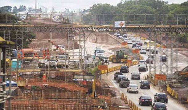 Segundo o jornal Correio Braziliense, novo sistema prevê a passagem de ônibus articulados pelo Eixão Sul. Em testes, a mudança resultou em atraso de 4 minutos na viagem. Na Rodoviária, uma subestação de vidro será construída, mudando o cenário tombado 