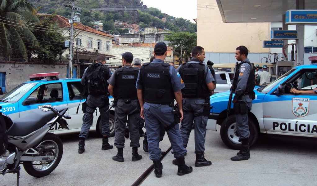 O secretário estadual de Segurança Pública, José Mariano Beltrame, e o governador do estado do Rio de Janeiro, Luiz Fernando Pezão, anunciaram na semana passada que o município metropolitano receberá nos próximos dias duas companhias destacadas da Polícia Militar para aumentar a segurança