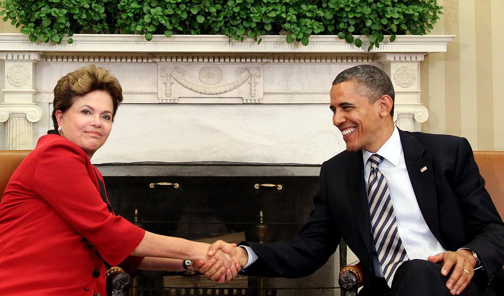 Em entrevista publicada nesta terça (3) pelo "The New York Times", a presidente Dilma Rousseff (PT) que "está certa de que podemos retomar nossa relação com os Estados Unidos de onde elas pararam" e que pode remarcar a visita de Estado que cancelou no ano passado; desde meados de 2013, quando foi revelado que a NSA dos EUA espionou a presidente e vários assessores de seu governo, o relacionamento Brasília-Washington está praticamente congelado