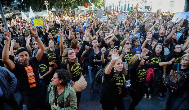 O desembargador Antônio Eduardo Ferreira Duarte, do Órgão Especial do Tribunal de Justiça do Rio de Janeiro, deferiu liminar em ação movida pelo município do Rio de Janeiro contra o Sindicato Estadual dos Profissionais da Educação; multa caso paralisação continue é de R$ 200 mil por dia