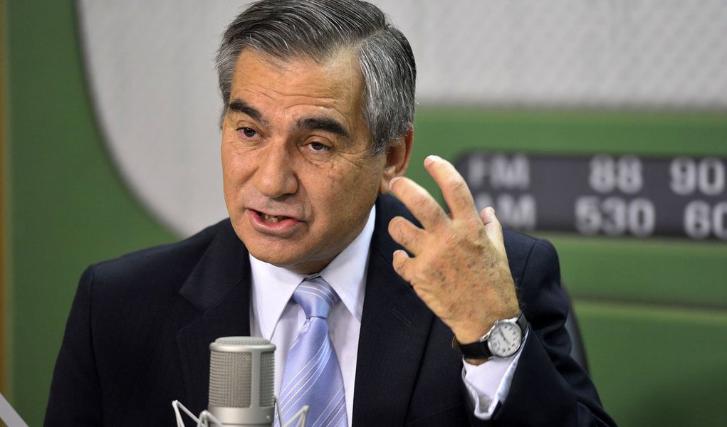 "Vocês não tenham dúvida de uma coisa, eu tenho convicção, quando a campanha eleitoral começar e nós pudermos mostrar o nosso projeto... nós vamos reverter esse processo", afirma o ministro Gilberto Carvalho, da Secretaria Geral da Presidência; ele diz ainda que confia na "sabedoria" do povo brasileiro, que saberá comparar o passado dos governos tucanos com os anos de governos petistas