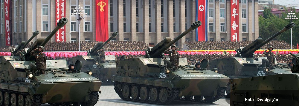 Governo ordenou que as tropas fiquem em alerta para iniciar as operações em resposta às manobras militares que a Coreia do Sul, os Estados Unidos e o Japão farão nesta terça em águas sul-coreanas; Coreia do Norte qualificou a presença do porta-aviões norte-americano como uma ameaça de ataque nuclear