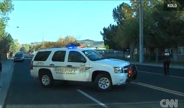 No colégio de Sparks, em Nevada, um aluno começou a atirar antes de cometer suicídio, segundo autoridades; os dois alunos feridos foram internados em estado crítico num hospital da vizinha cidade de Reno, e um deles passou por cirurgia