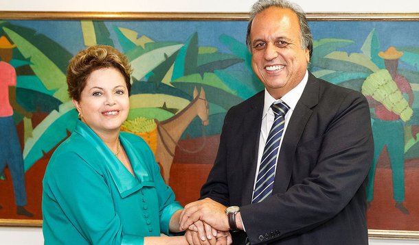 "Eu tenho a minha posição. A convenção nacional do PMDB aprovou Michel Temer e Dilma, tenho que obedecer a direção nacional. Isso foi conversado com os três partidos (PSDB, DEM e PPS). Respeito a minha coligação", disse o candidato peemedebista à reeleição no governo do Rio, Luiz Fernando Pezão; ele descartou cumprir agenda promovida pelo movimento “Aezão”, criado por dissidentes do PMDB-RJ que defendem palanque com o presidenciável tucano Aécio Neves (MG)