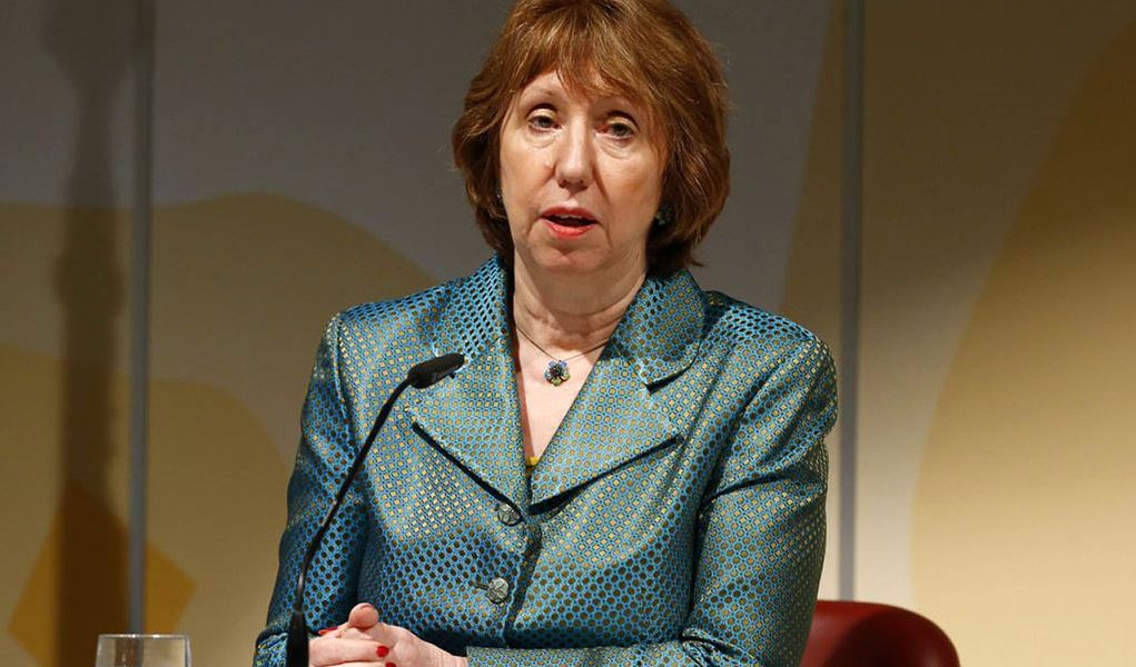 O acordo deverá durar seis meses, e as seis potências esperam aproveitar esse período para negociar um tratado final, amplo, sobre as ambições nucleares do Irã; "Vamos pedir a AIEA para realizar as atividades necessárias de monitoramento e verificação relacionados com o acordo nuclear", disse a chefe de Relações Internacionais da União Europeia, Catherine Ashton