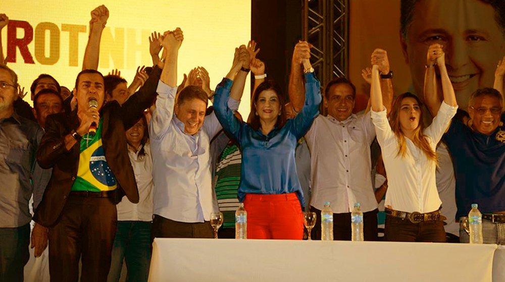 A convenção estadual do Partido da República (PR), realizada neste domingo (29), no Centro de convenções Sul America, na Cidade Nova, homologou o lançamento da candidatura do deputado federal e ex-governador, Anthony Garotinho (PR/RJ), à sucessão estadual do Rio de Janeiro e a indicação do nome do deputado federal Hugo Leal (PROS/RJ) ao cargo de senador; ao fim do evento, Garotinho anunciou que pretende convidar o senador Marcelo Crivella (PRB/RJ) para disputar o cargo de vice-governador ao seu lado