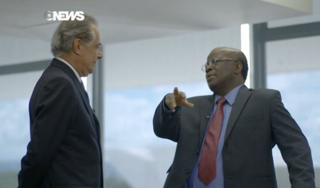 Na estreia do programa de entrevistas do jornalista Roberto D´Ávila na GloboNews, presidente do STF afirma que ainda pretende ficar “um tempinho” na Praça dos Três Poderes após deixar a presidência da corte; sobre a AP-470, diz que as penas foram duras como outras já aplicadas pelo Supremo; disse ainda que as medidas de combate à corrupção no Brasil são ineficazes e, em referência ao processo por racismo que propôs contra Ricardo Noblat, que as marcas da escrividão ainda estão presentes nas coisas mais comezinhas