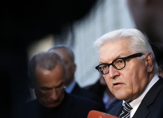O ministro das Relações Exteriores da Alemanha, Frank-Walter Steinmeier, pediu neste domingo uma segunda conferência internacional para pôr fim à crise na Ucrânia; ele disse que o objetivo de tal reunião seria "finalmente fazer acordos claros sobre como nós podemos colocar um fim a este conflito e mover-nos gradualmente em direção a uma solução política"