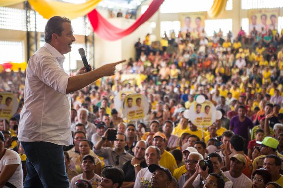 Um líder político não morre, ele entra na história, deixando seus sonhos e suas propostas para que outros continuem sua luta