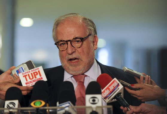 O assessor especial para Assuntos Internacionais da Presidência da República, Marco Aurélio Garcia, considerou encerrada a questão das declarações do porta-voz da Chancelaria israelense, Yigal Palmor sobre o Brasil, que, recentemente, qualificou o país de "anão diplomático", depois que o presidente israelense, Reuven Rivlin, pediu desculpas; “Ficou claro que há disposição dos dois governos de manter uma relação histórica”, disse