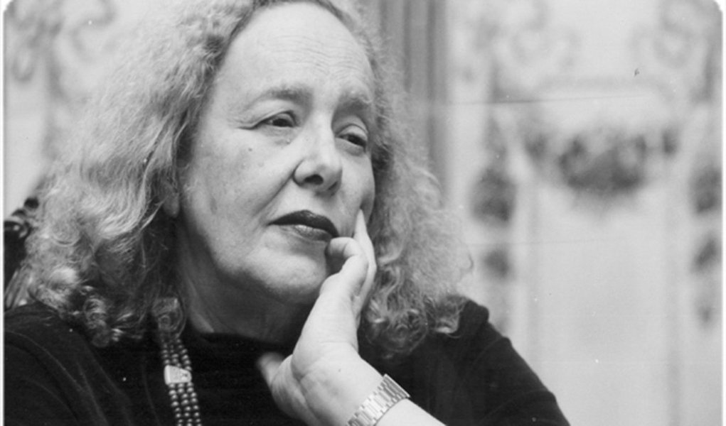 Escritora e feminista brasileira Rose Marie Muraro faleceu neste sábado (21) aos 83 anos, no Rio de Janeiro; ela lutava contra um câncer reincidente, mas a causa da morte foi uma infecção urinária que se generalizou, de acordo com a assessoria de imprensa do Hospital São Lucas; intelectual que lutava pela igualdade de direitos para as mulheres, Rose Marie Muraro foi reconhecida em 2005 pelo governo federal como Patrona do Feminismo Brasileiro