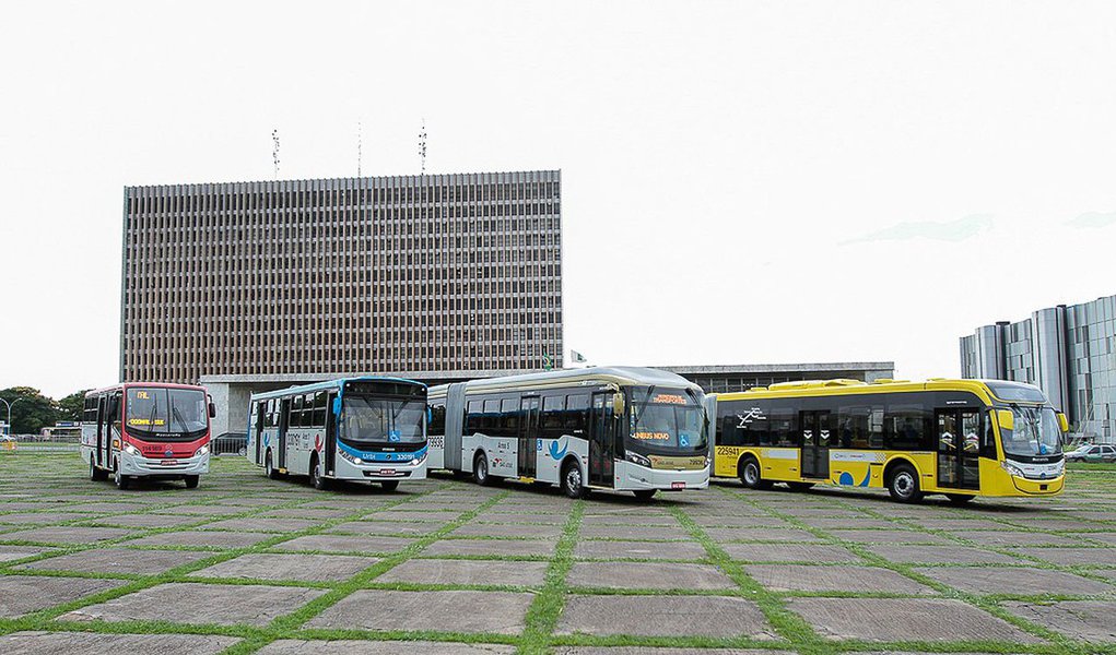 A renovação da frota de ônibus que circula no Distrito Federal chegou a 80%; Hoje, o Governo do DF entregou mais 163 veículos novos em Samambaia Norte, somando 2.086 unidades, de um total de 2.580