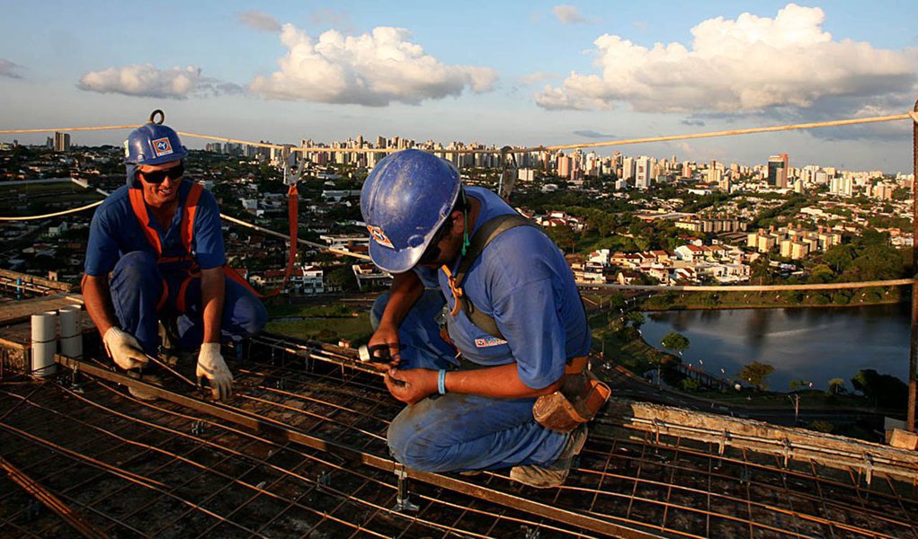 Resultado do último mês é 66,5% menor que os 123.836 postos com carteira de trabalho criados em junho e 70,9% inferior aos 142.496 vagas abertas em julho do ano passado