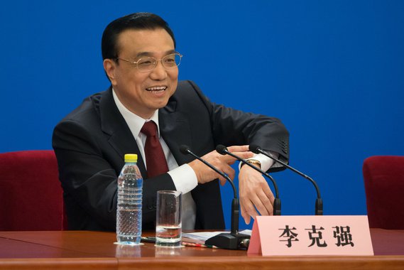 A desaceleração do crescimento da China representa um grande desafio para a criação de empregos no país mais populoso do mundo, disse o premiê Li Keqiang; A economia da China deverá crescer em seu ritmo mais lento em 23 anos em 2013, a 7,5 por cento, enquanto as vendas de exportação vacilam diante da demanda global frágil