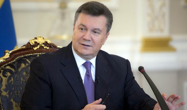 Presidente da Ucrânia, Viktor Yanukovych anunciou nesta quarta (19) uma "trégua" e o início de negociações com a oposição, depois de conversações privadas com três líderes opositores, segundo um comunicado oficial na página da Presidência na internet; "Baseado nos resultados da reunião, as partes anunciaram uma trégua e o início de negociações que visam a acabar com o derramamento de sangue e estabilizar a situações do país em benefício da paz civil", diz o documento; após várias semanas de calma, Kiev voltou a ser palco de violentos confrontos entre ativistas antigovernamentais e forças de segurança