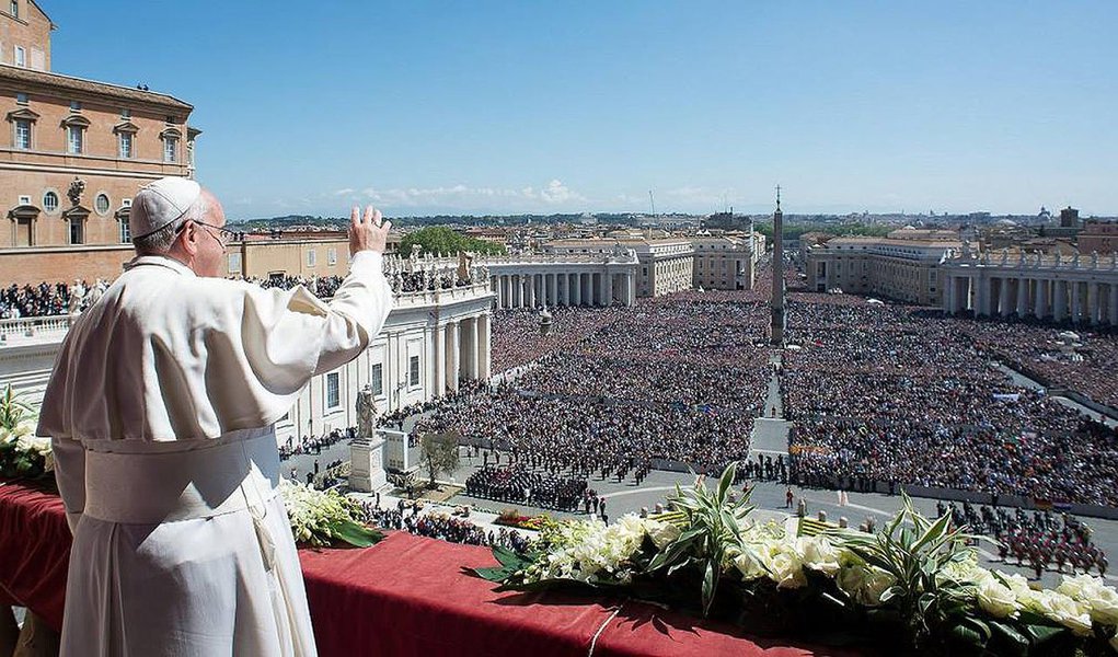 Mensagem do Domingo de Páscoa do papa Francisco foi um pedido de pacificação de todos os conflitos da terra, "pequenos ou grandes, antigos ou recentes", e fez uma chamada para a reconciliação entre governo e oposição na Venezuela; ele defendeu a reconciliação entre as partes –o governo de Nicolás Maduro e seus opositores–, que já haviam solicitado a participação da Santa Sé em suas negociações; "Que as almas se encaminhem para a reconciliação e para a concórdia fraterna na Venezuela", disse; ele mencionou ainda os conflitos da Ucrânia, Iraque, República Centro-Africana e Sudão do Sul