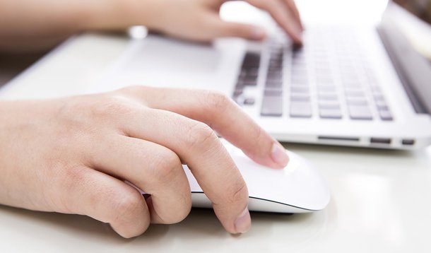 Os órgãos e entidades do Poder Executivo receberam 3.603 solicitações de informação nos 11 primeiros meses de vigência da Lei de Acesso à Informação (LAI) do Distrito Federal; até as 17h desta quarta-feira (12), 3.134 (87%) solicitações já haviam sido respondidas; segundo o Sistema Eletrônico do Serviço de Informações ao Cidadão (e-SIC), os órgãos estão levando, em média, 14 dias para apresentar as respostas